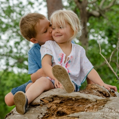 siblings-in-the-park